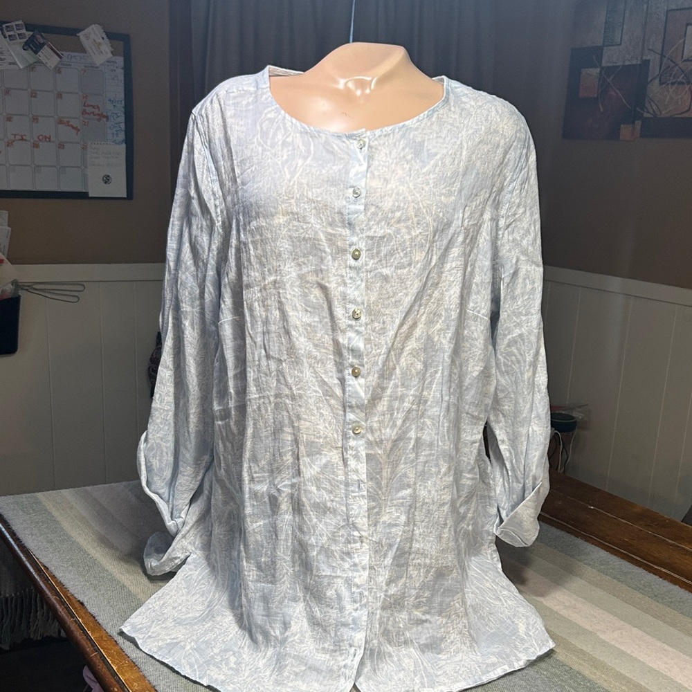 Tahari Sky Blue Linen Top 1X Subtle Floral